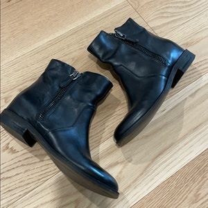 Kenneth Cole black leather boots